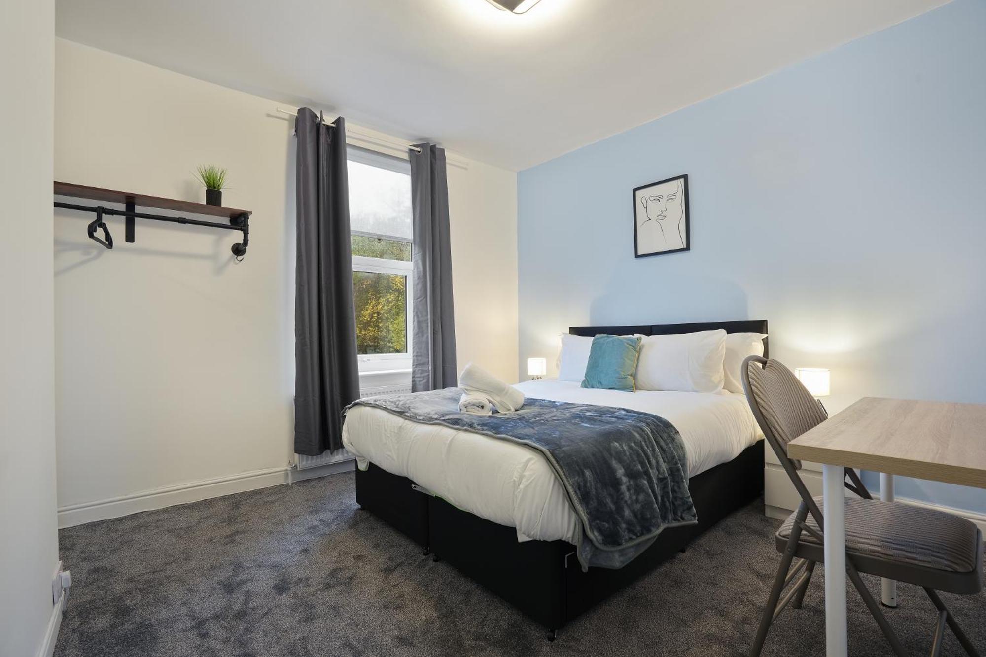 Myrtle House - Spacious 4 Bed, Free Parking & Close To The Centre, Great For Contractors, Groups & Families - Hosted By Host Save Apartment